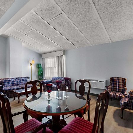 Clarion Inn Falls Church-Arlington Esterno foto
