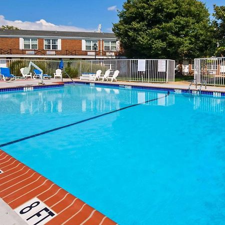 Clarion Inn Falls Church-Arlington Esterno foto