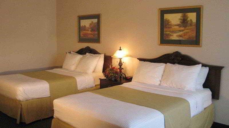 Clarion Inn Falls Church-Arlington Esterno foto