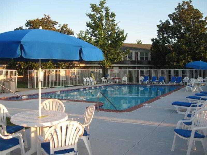 Clarion Inn Falls Church-Arlington Esterno foto