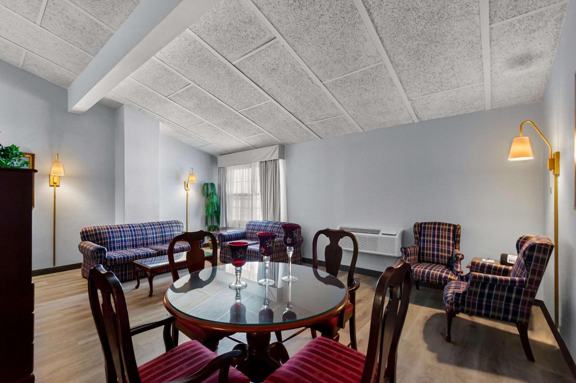 Clarion Inn Falls Church-Arlington Esterno foto
