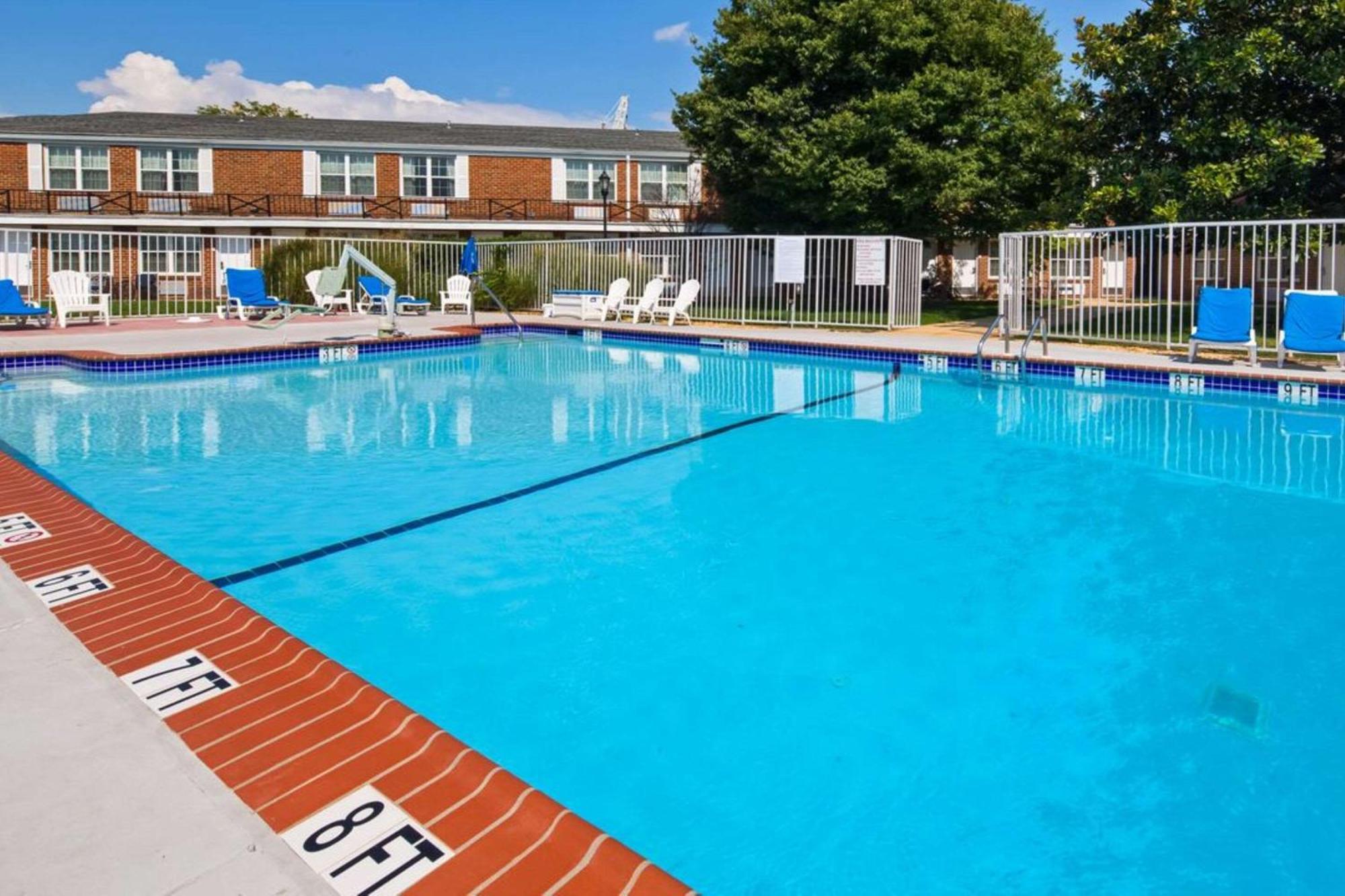 Clarion Inn Falls Church-Arlington Esterno foto