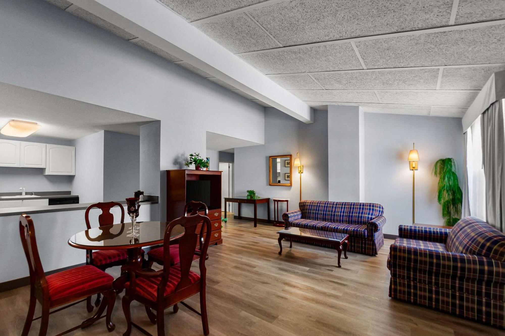 Clarion Inn Falls Church-Arlington Esterno foto