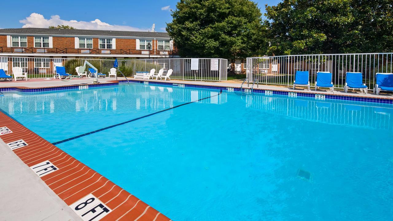 Clarion Inn Falls Church-Arlington Esterno foto