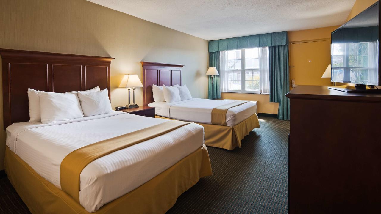 Clarion Inn Falls Church-Arlington Esterno foto