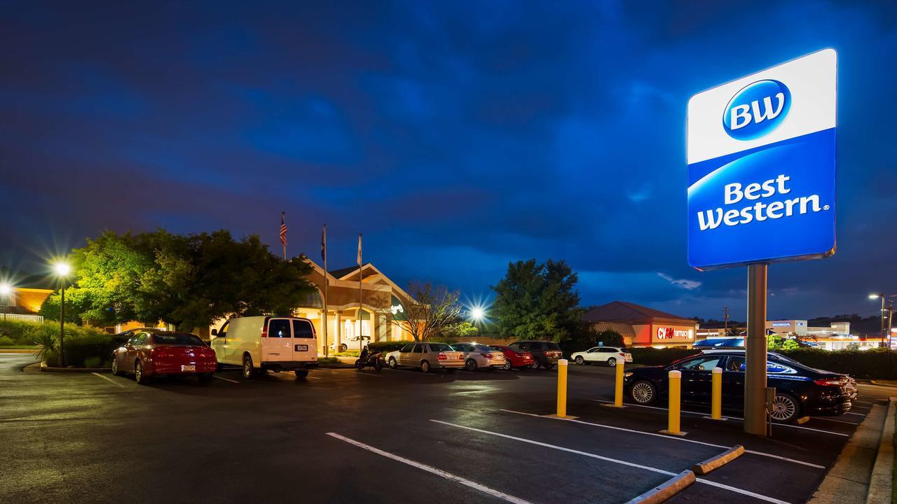 Clarion Inn Falls Church-Arlington Esterno foto