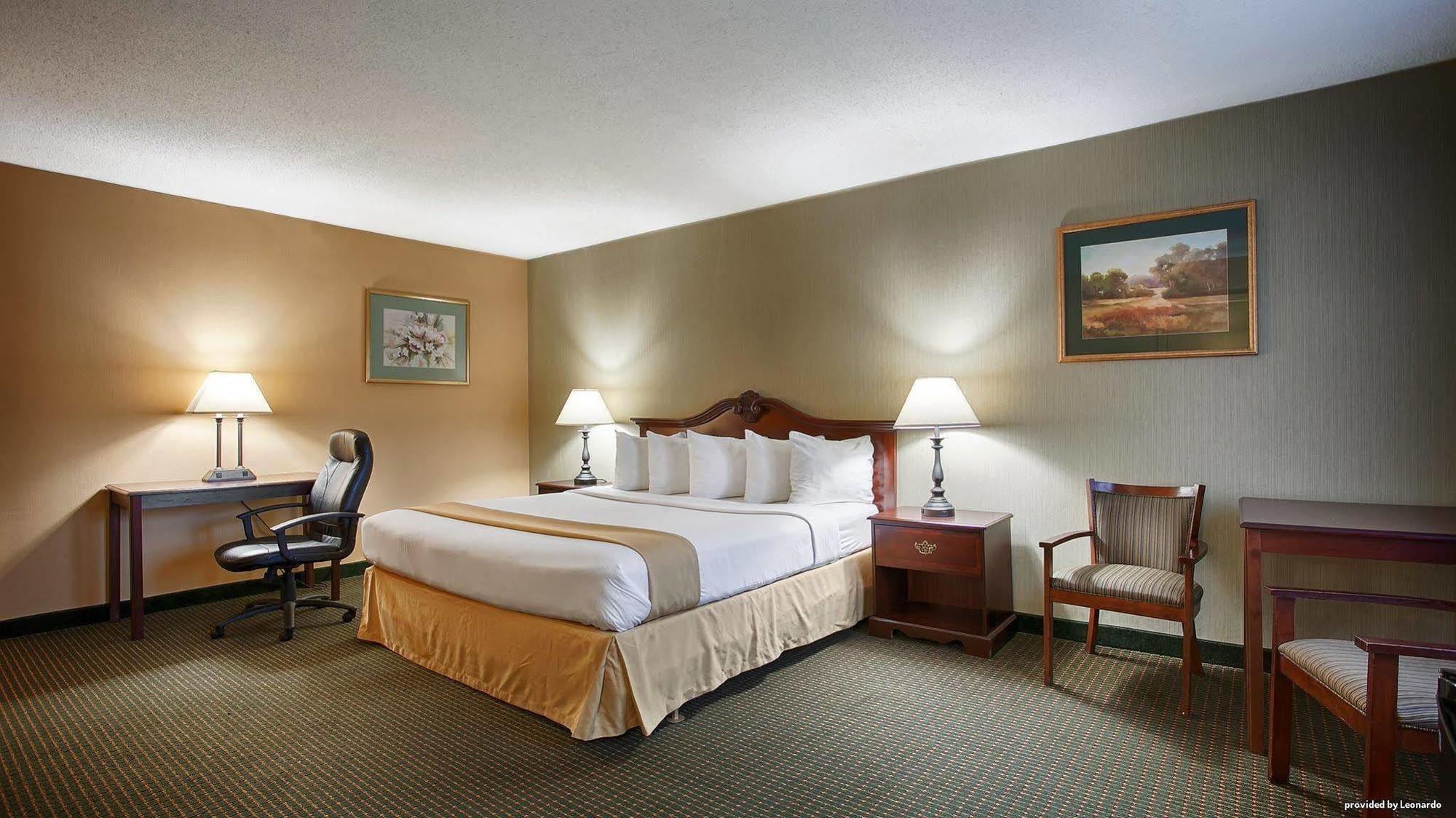 Clarion Inn Falls Church-Arlington Esterno foto