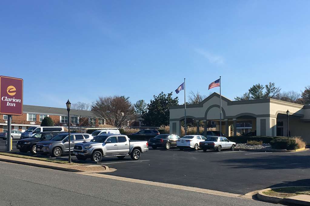 Clarion Inn Falls Church-Arlington Esterno foto
